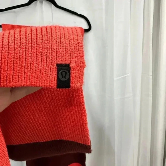 Lululemon Texture Play Scarf Savannah / Watermelon Red - Ribbed Knit Wrap - Picture 4 of 6